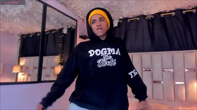 Snapshot of Noah_Smith04 chatting on November 2025 02:50:01 PM Noah Smith04 online show from November 2025 02:50:01 PM