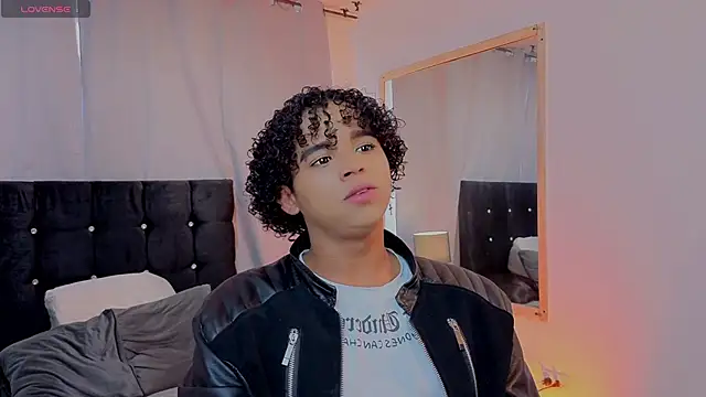 Snapshot of Noah_Smith04 chatting on January 2026 02:09:02 PM Noah Smith04 online show from January 2026 02:09:02 PM