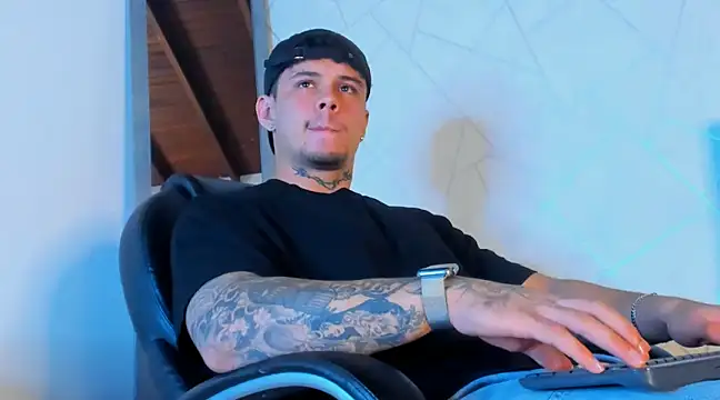 NoahhBrown online show from March 2025 03:47:01 AM