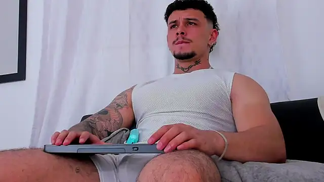 NoahhBrown online show from May 2026 01:58:01 AM