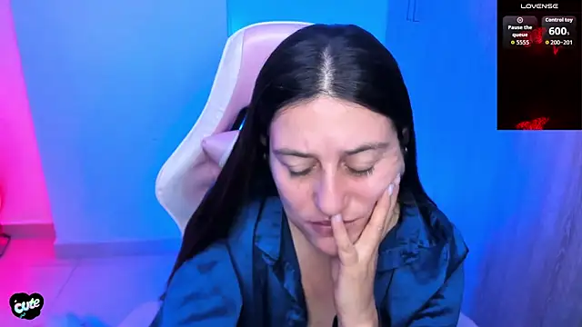 Saskyaa online show from April 2026 02:33:01 PM