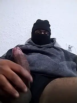 Snapshot of Luziluzi0999 chatting on February 2026 04:24:02 AM Luziluzi0999 online show from February 2026 04:24:02 AM