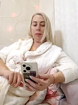 Snapshot of HotJanet chatting on January 2025 08:00:02 PM HotJanet online show from January 2025 08:00:02 PM