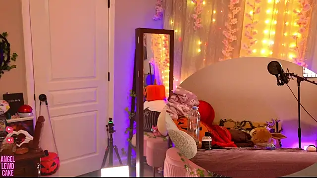 Angel-Lewd-Cake online show from October 2025 05:15:02 AM