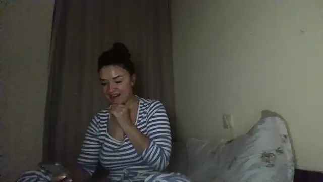 Linusya online show from November 2025 04:58:02 PM