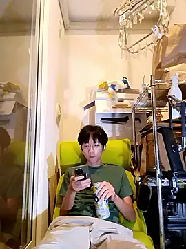 Snapshot of freeeeeessssss111 chatting on October 2025 03:12:02 PM freeeeeessssss111 online show from October 2025 03:12:02 PM