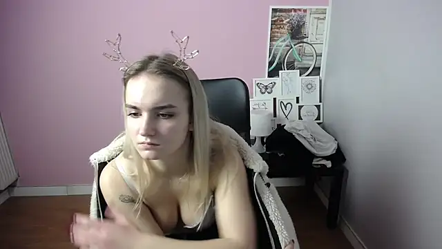 Snapshot of viktoria_lovely chatting on December 2024 02:11:01 PM viktoria lovely online show from December 2024 02:11:01 PM