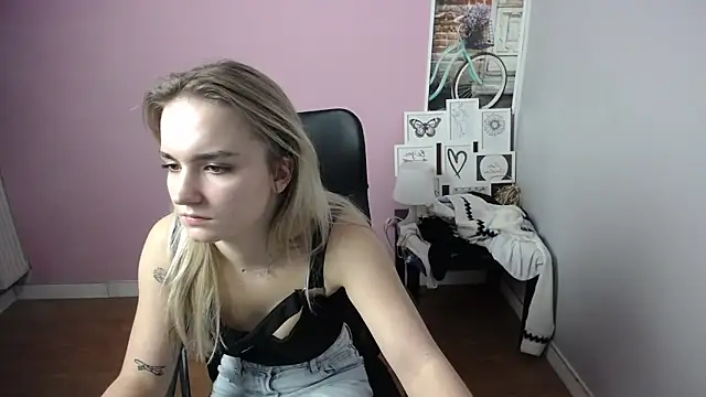 Snapshot of viktoria_lovely chatting on December 2024 02:16:01 PM viktoria lovely online show from December 2024 02:16:01 PM