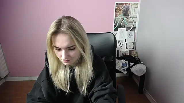 Snapshot of viktoria_lovely chatting on December 2024 09:49:01 AM viktoria lovely online show from December 2024 09:49:01 AM