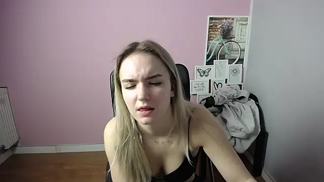 Snapshot of viktoria_lovely chatting on January 2025 06:36:02 AM viktoria lovely online show from January 2025 06:36:02 AM