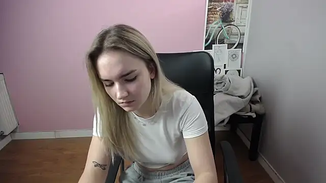 Snapshot of viktoria_lovely chatting on January 2025 09:45:01 AM viktoria lovely online show from January 2025 09:45:01 AM