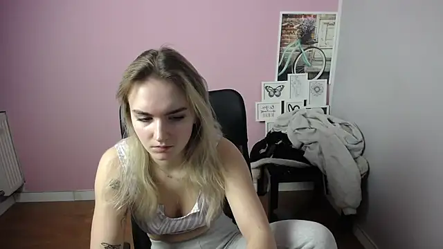 Snapshot of viktoria_lovely chatting on January 2025 06:41:02 AM viktoria lovely online show from January 2025 06:41:02 AM