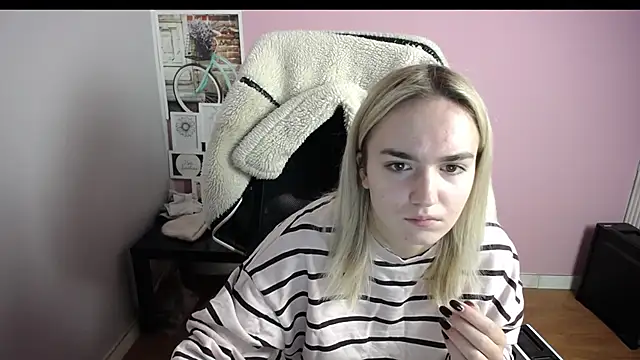 Snapshot of viktoria_lovely chatting on December 2025 09:40:01 AM viktoria lovely online show from December 2025 09:40:01 AM