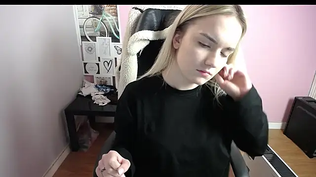 Snapshot of viktoria_lovely chatting on December 2025 12:45:02 PM viktoria lovely online show from December 2025 12:45:02 PM