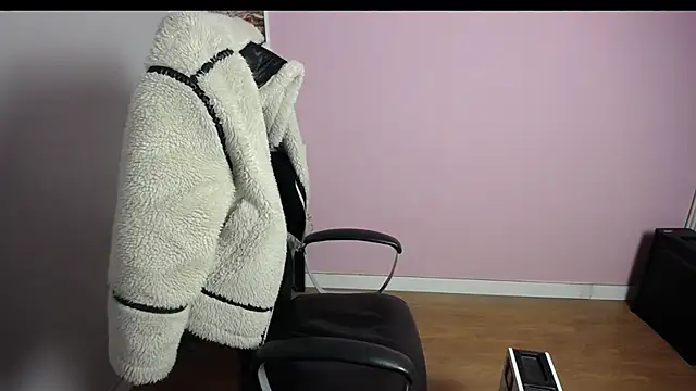 Snapshot of viktoria_lovely chatting on December 2025 06:32:02 AM viktoria lovely online show from December 2025 06:32:02 AM