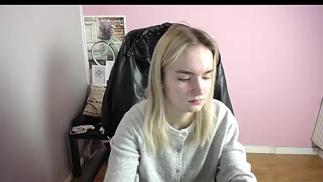 Snapshot of viktoria_lovely chatting on February 2026 07:36:02 AM viktoria lovely online show from February 2026 07:36:02 AM