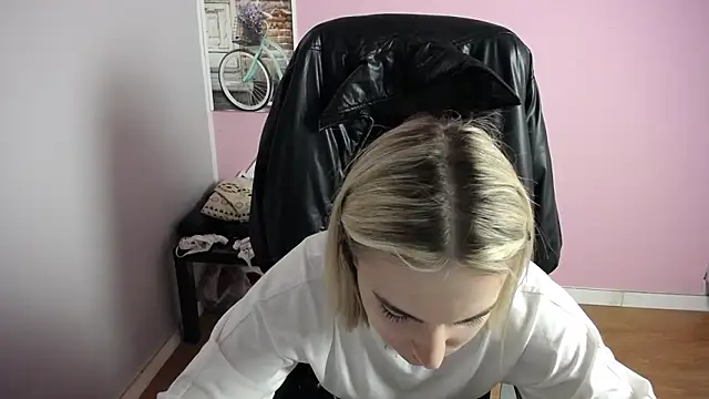 Snapshot of viktoria_lovely chatting on February 2026 11:31:02 AM viktoria lovely online show from February 2026 11:31:02 AM