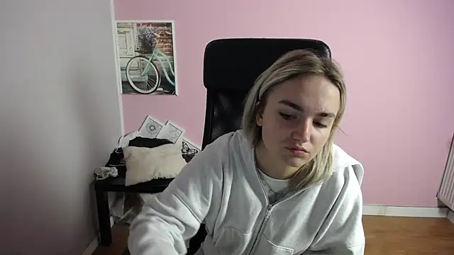 Snapshot of viktoria_lovely chatting on July 2026 07:06:02 AM viktoria lovely online show from July 2026 07:06:02 AM