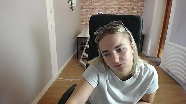 Snapshot of viktoria_lovely chatting on July 2026 07:07:01 AM viktoria lovely online show from July 2026 07:07:01 AM
