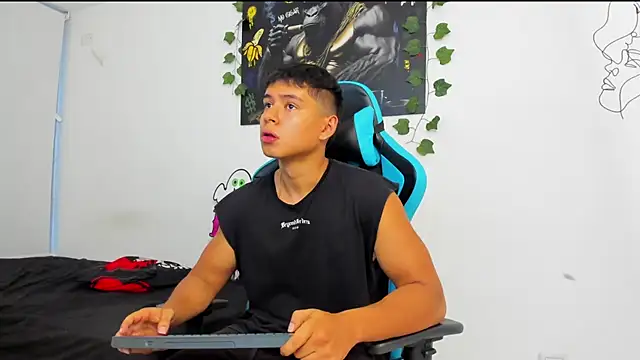 Snapshot of Bray_Kevin chatting on January 2025 11:13:01 PM Bray Kevin online show from January 2025 11:13:01 PM