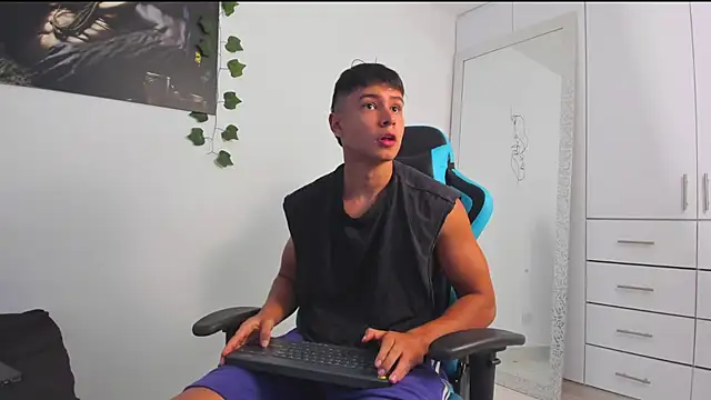 Snapshot of Bray_Kevin chatting on February 2025 12:05:01 AM Bray Kevin online show from February 2025 12:05:01 AM