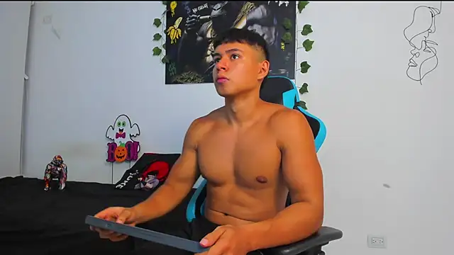 Snapshot of Bray_Kevin chatting on February 2025 11:57:02 PM Bray Kevin online show from February 2025 11:57:02 PM