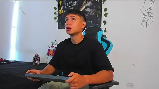 Snapshot of Bray_Kevin chatting on February 2025 03:53:01 PM Bray Kevin online show from February 2025 03:53:01 PM