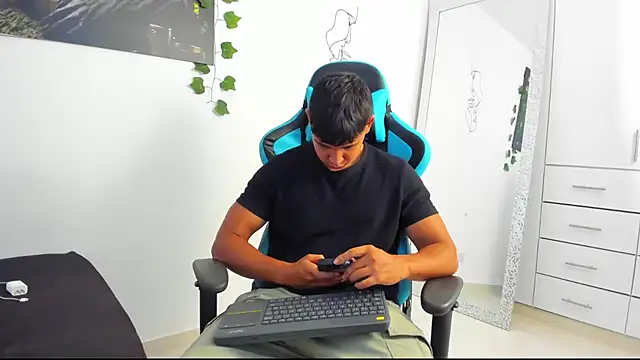 Snapshot of Bray_Kevin chatting on March 2025 03:20:01 PM Bray Kevin online show from March 2025 03:20:01 PM