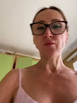 LauraDavis online show from July 2026 02:53:01 PM