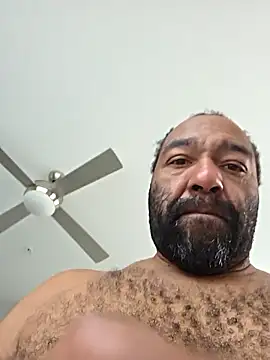 Bearhoney843 online show from December 2025 06:37:02 PM