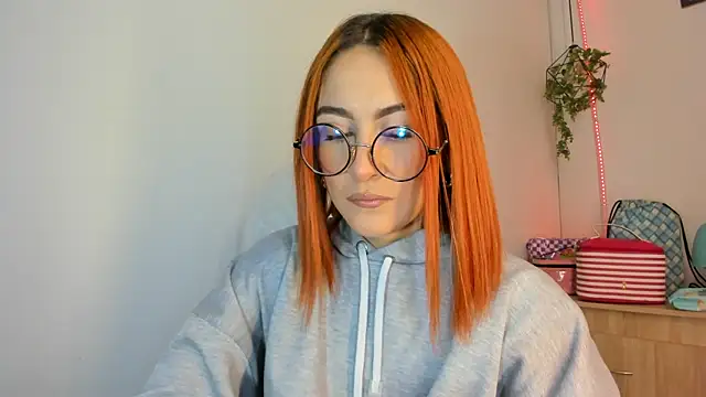 Snapshot of Tiarha chatting on December 2024 04:34:02 AM Tiarha online show from December 2024 04:34:02 AM