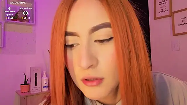 Snapshot of Tiarha chatting on October 2025 04:31:01 AM Tiarha online show from October 2025 04:31:01 AM