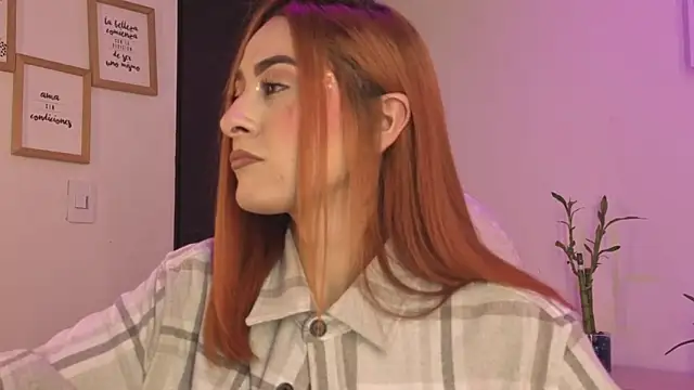 Snapshot of Tiarha chatting on November 2025 04:35:01 AM Tiarha online show from November 2025 04:35:01 AM