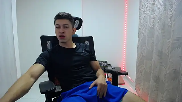 Snapshot of Iam_yourbabyprincess_XD chatting on December 2024 05:20:01 AM Iam yourbabyprincess XD online show from December 2024 05:20:01 AM