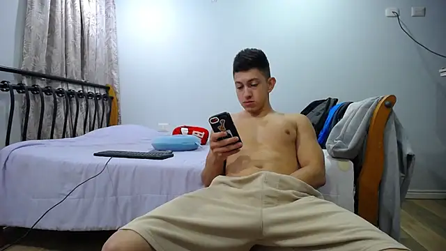 Snapshot of Iam_yourbabyprincess_XD chatting on February 2025 05:26:02 AM Iam yourbabyprincess XD online show from February 2025 05:26:02 AM