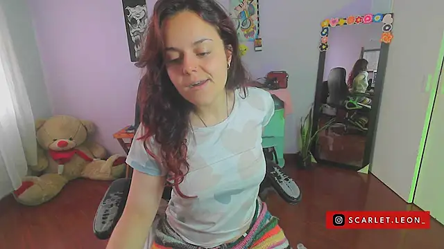 Scarletleon77 online show from February 2025 04:05:02 PM