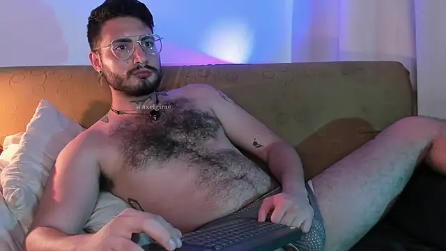 axel giracr online show from June 2026 08:12:02 PM