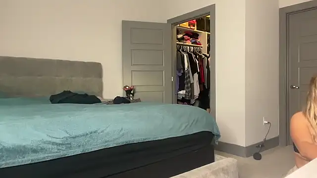 Snapshot of ElenaErickson chatting on December 2024 12:02:02 AM ElenaErickson online show from December 2024 12:02:02 AM