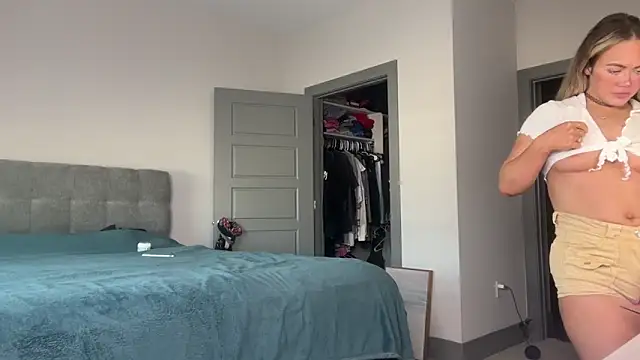 Snapshot of ElenaErickson chatting on January 2025 08:58:02 PM ElenaErickson online show from January 2025 08:58:02 PM