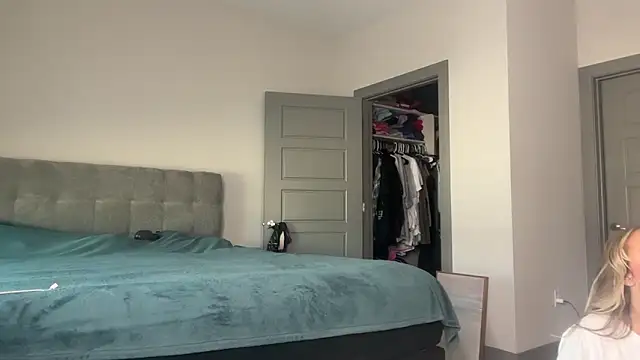 Snapshot of ElenaErickson chatting on January 2025 09:01:02 PM ElenaErickson online show from January 2025 09:01:02 PM