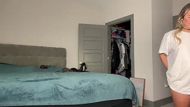 Snapshot of ElenaErickson chatting on January 2025 12:03:01 AM ElenaErickson online show from January 2025 12:03:01 AM