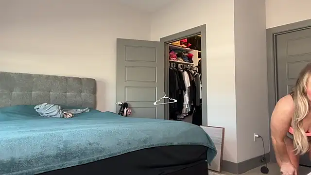 Snapshot of ElenaErickson chatting on January 2025 08:05:02 PM ElenaErickson online show from January 2025 08:05:02 PM