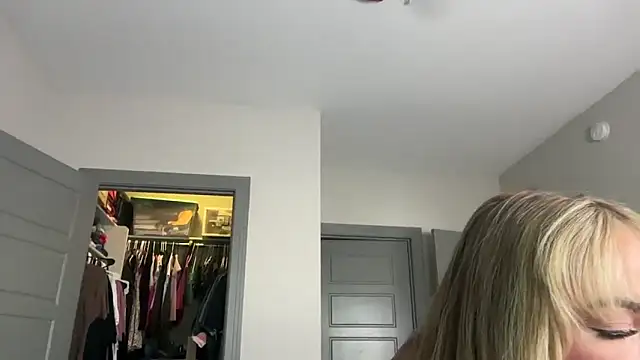 Snapshot of ElenaErickson chatting on February 2025 11:23:02 PM ElenaErickson online show from February 2025 11:23:02 PM