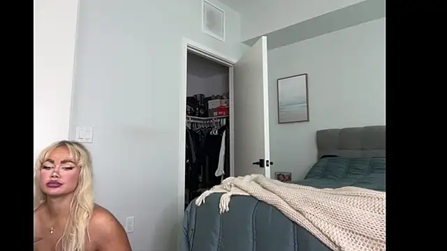 Snapshot of ElenaErickson chatting on November 2025 07:59:02 PM ElenaErickson online show from November 2025 07:59:02 PM