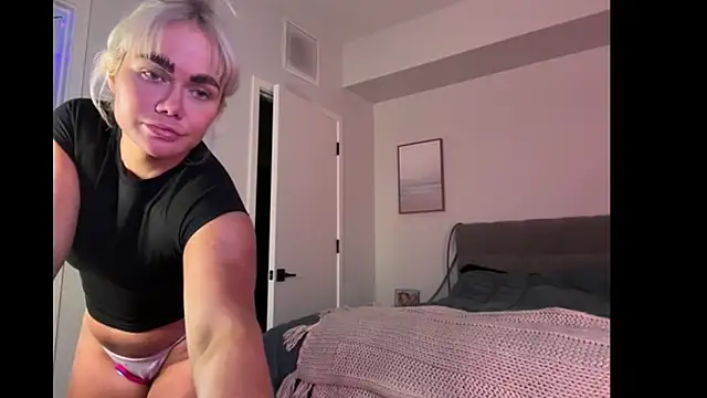 Snapshot of ElenaErickson chatting on December 2025 04:18:02 AM ElenaErickson online show from December 2025 04:18:02 AM