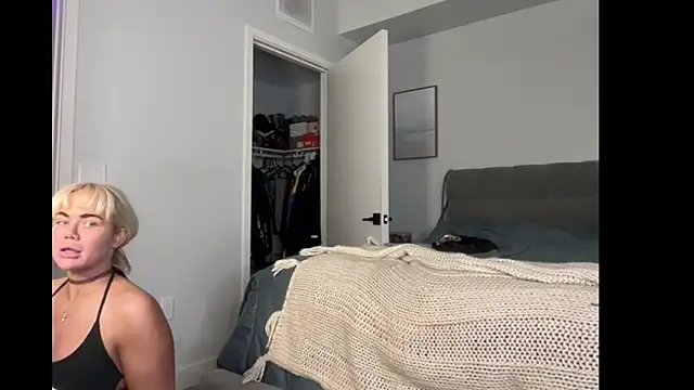 Snapshot of ElenaErickson chatting on December 2025 02:41:02 AM ElenaErickson online show from December 2025 02:41:02 AM