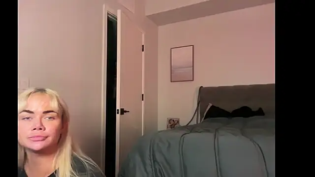 Snapshot of ElenaErickson chatting on January 2026 04:48:02 AM ElenaErickson online show from January 2026 04:48:02 AM