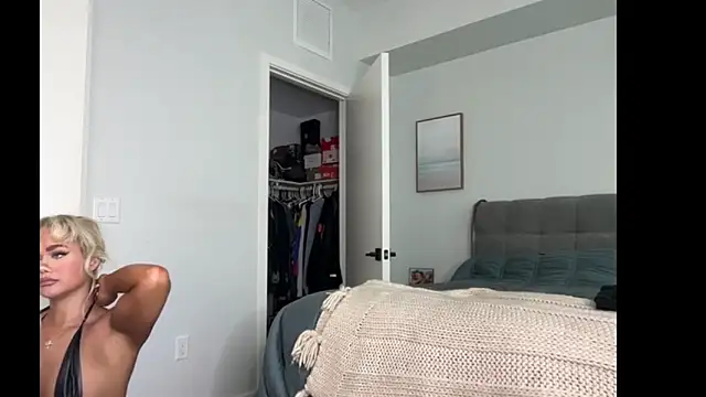 Snapshot of ElenaErickson chatting on February 2026 07:54:01 PM ElenaErickson online show from February 2026 07:54:01 PM