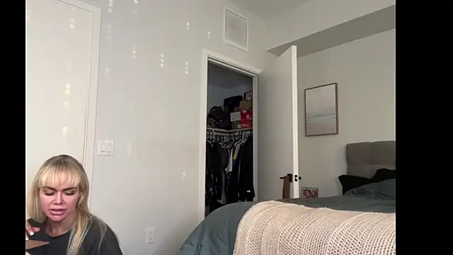 ElenaErickson online show from April 2026 01:43:02 AM