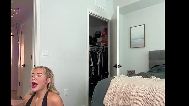 Snapshot of ElenaErickson chatting on July 2026 08:52:01 PM ElenaErickson online show from July 2026 08:52:01 PM